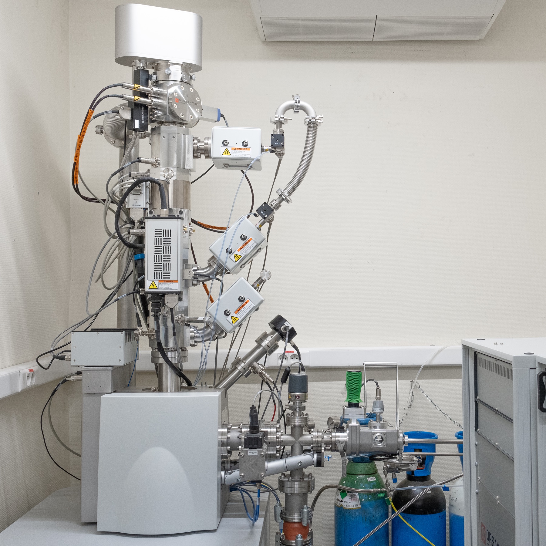 Focused ion beam system used for diamond implantation